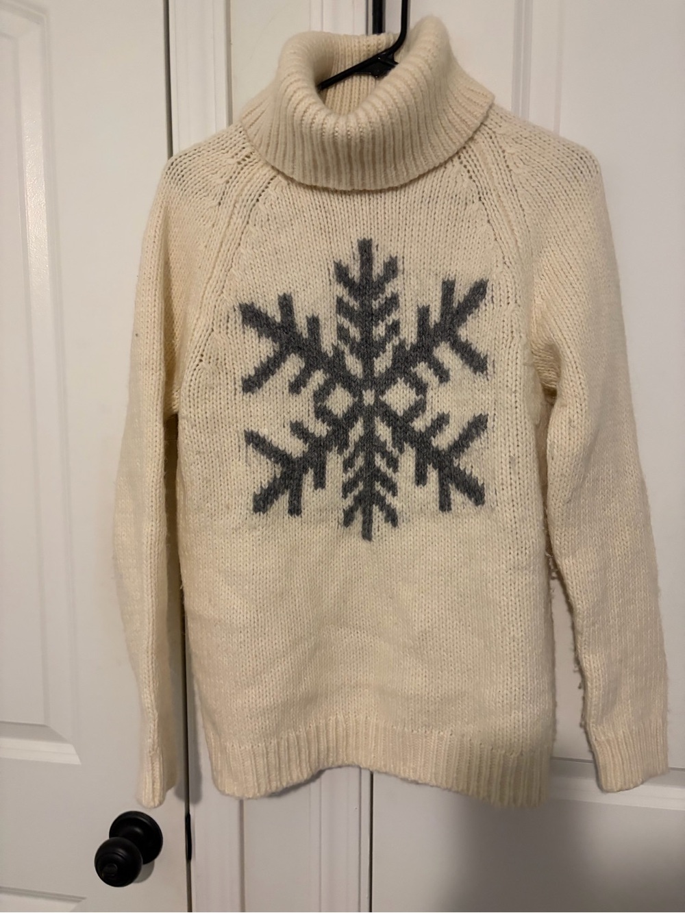 GAP Cream Turtleneck Sweater with Gray Snowflake